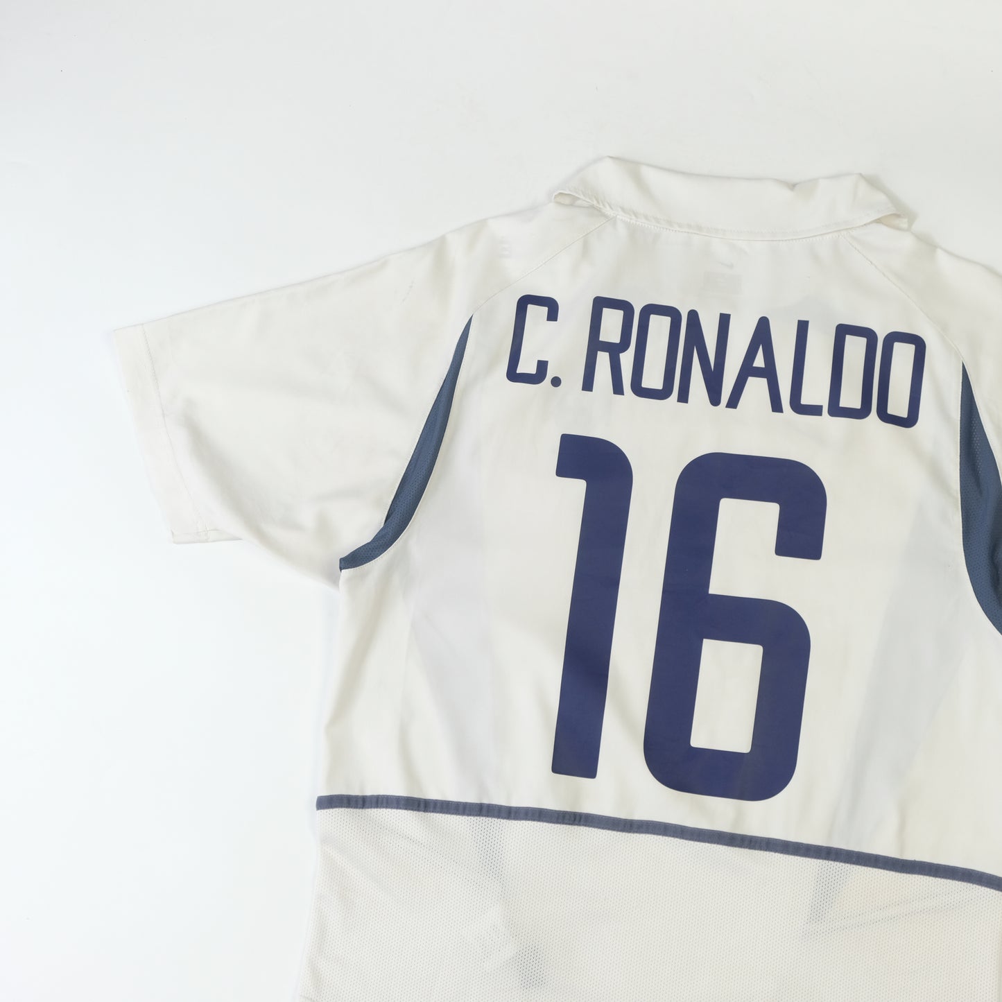 2002/04 Portugal Away Shirt Nike Ronaldo