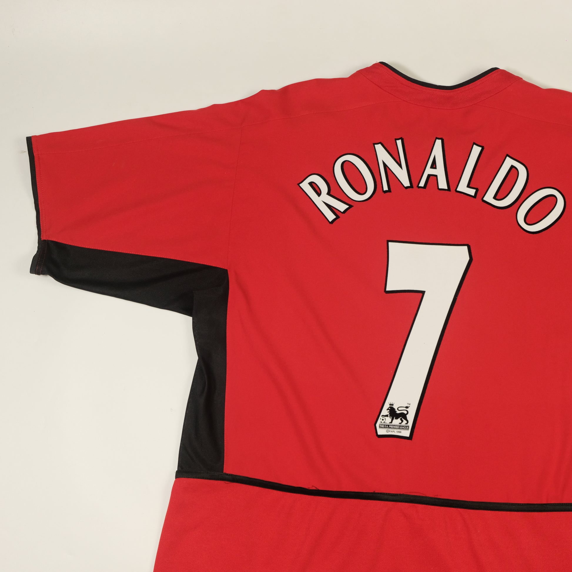 2002/04 Manchester United Home Shirt Nike Ronaldo